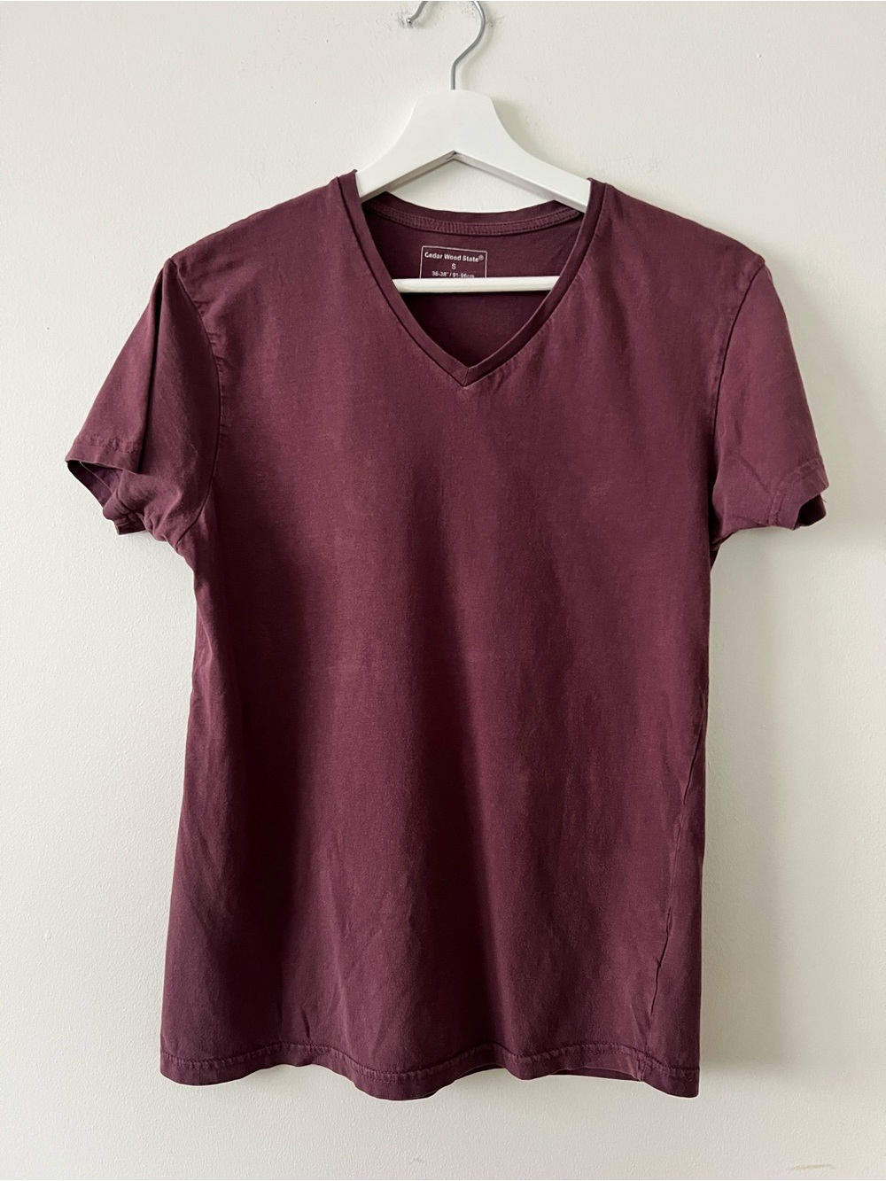 Cedarwood State Solid Maroon 100% Cotton V-neck T-shirt Women’s Size Small